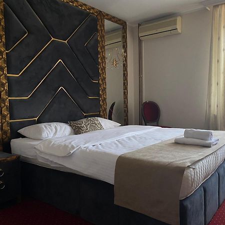 Hotel Stari Krovovi Veternik Екстер'єр фото