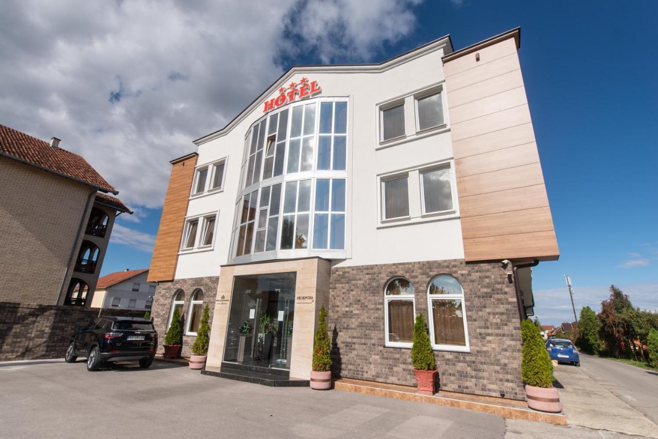 Hotel Stari Krovovi Veternik Екстер'єр фото